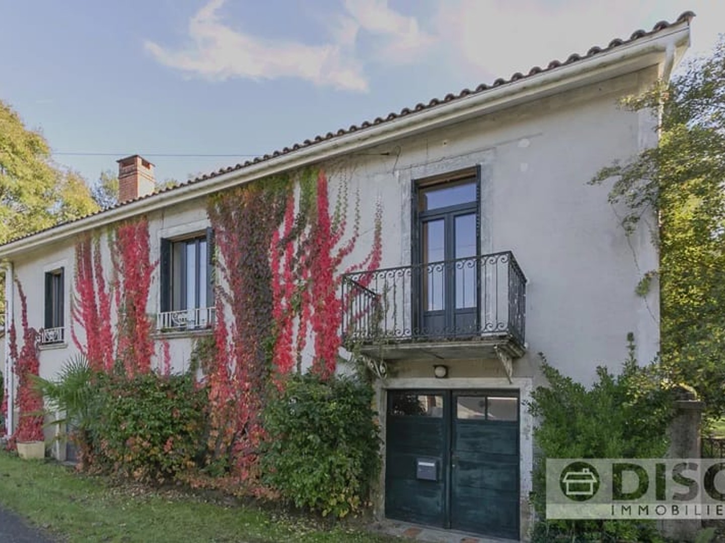 Belle maison lumineuse et confortable avec maison d'amis, jardin et piscine.