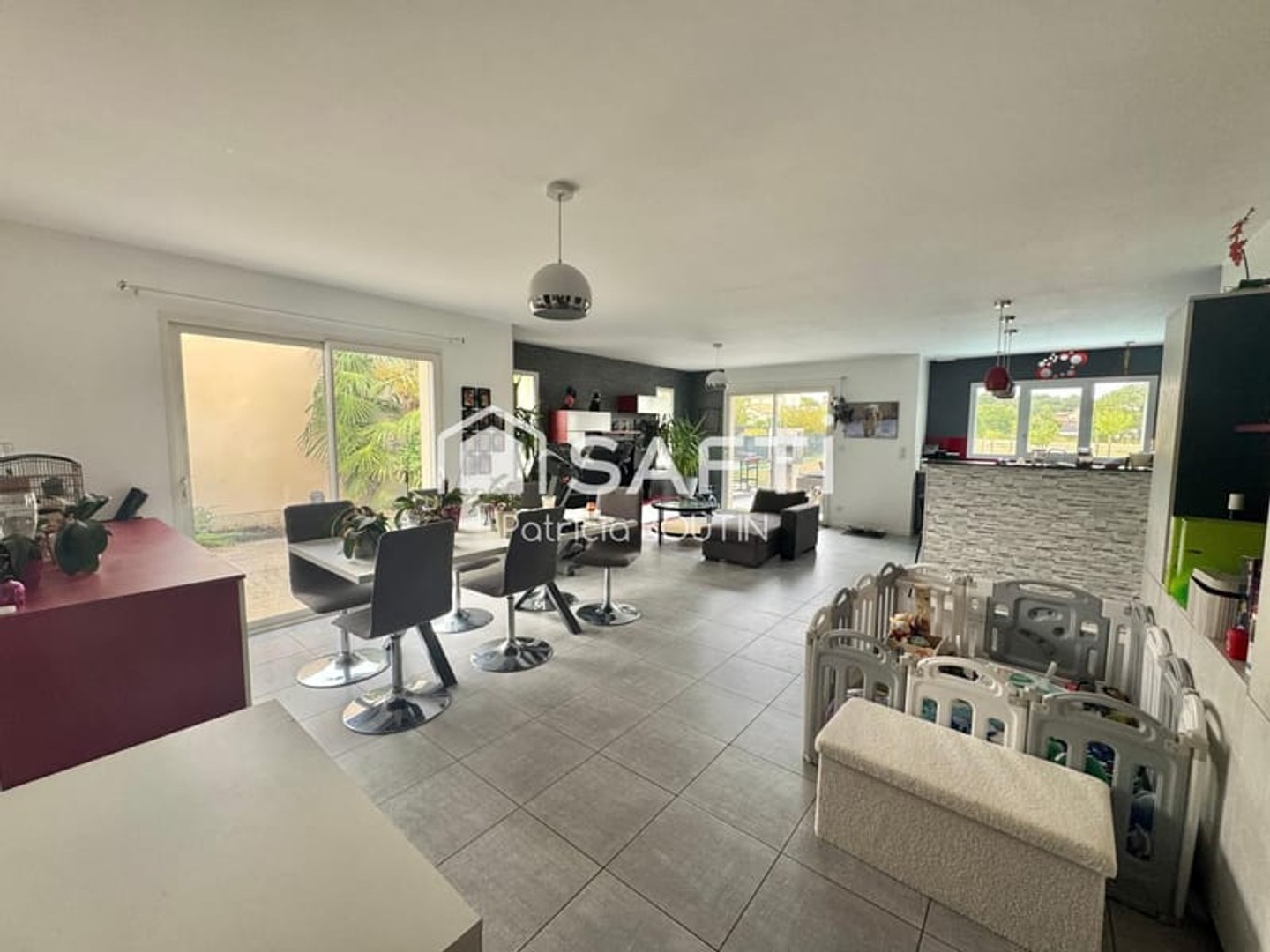 Bureau 4 pièces 120 m²