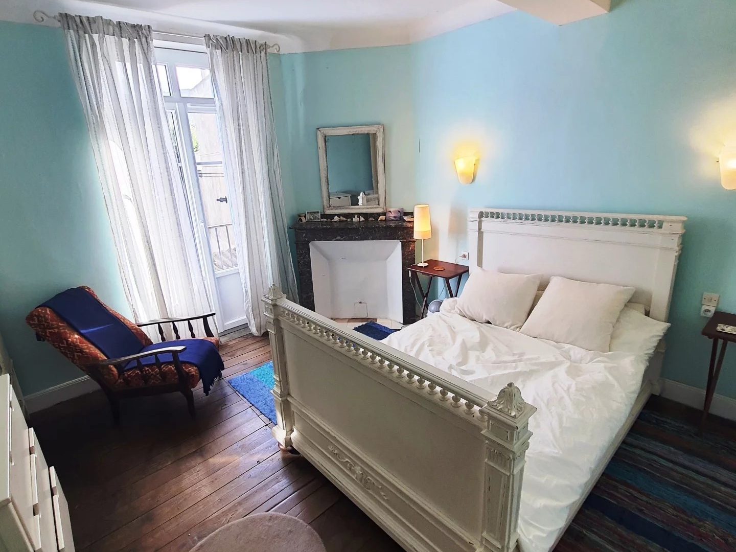 Rare maison en pierre indépendante avec jardin et garage dans le centre ville