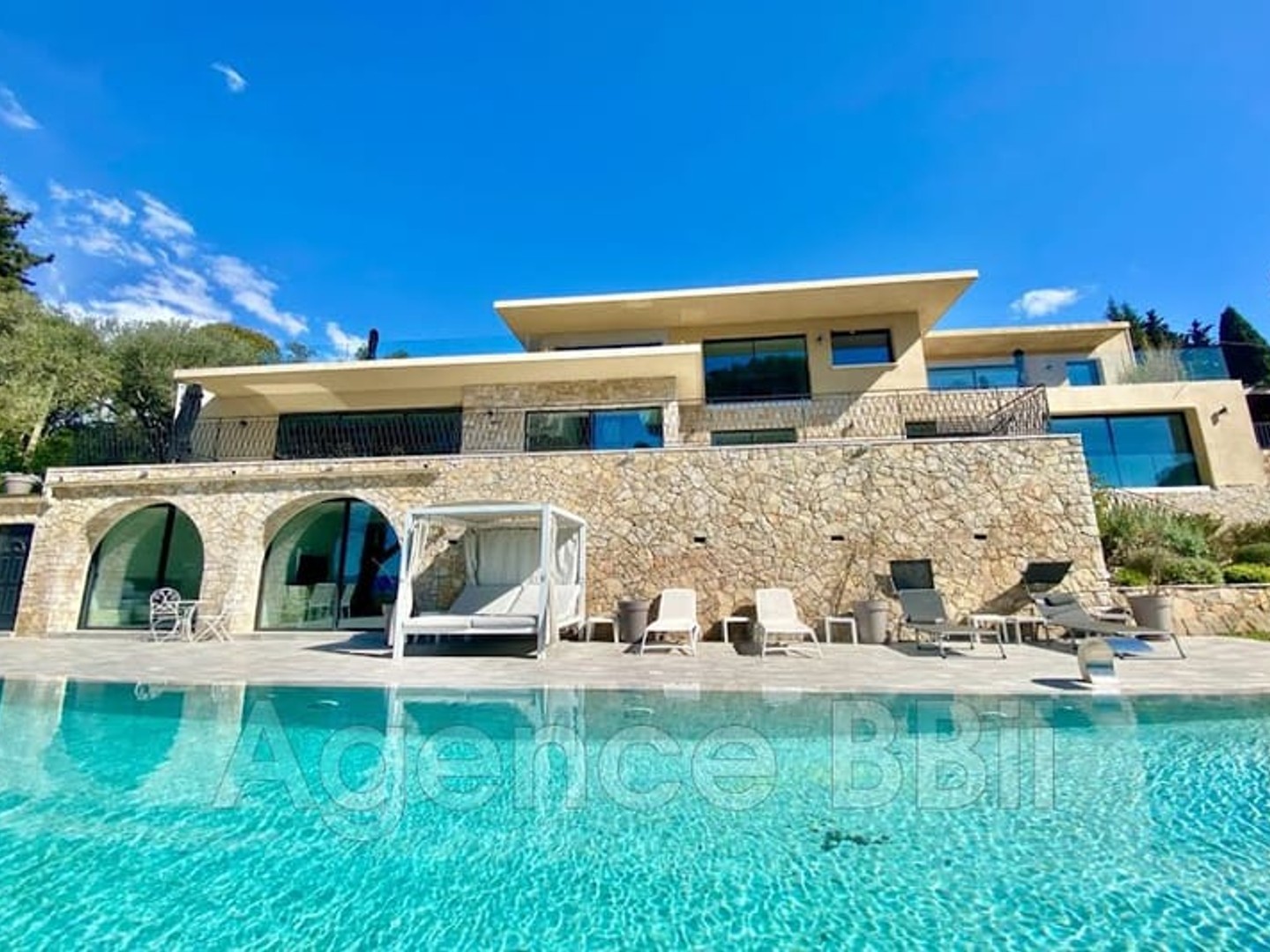 Villa 8 pièces 372 m²