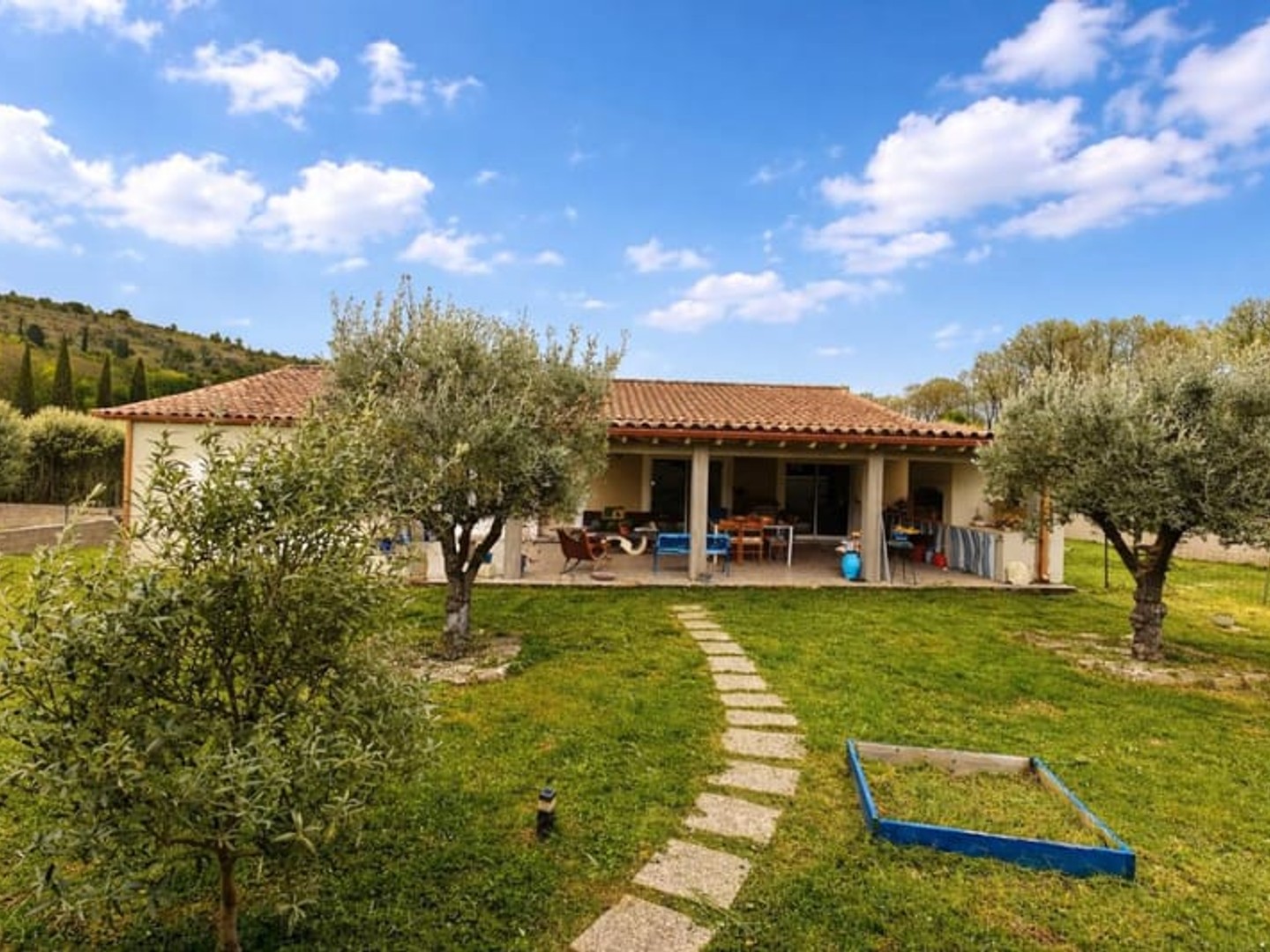 PROCHE COUIZA-VILLA MODERNE DE 136M2 AVEC JARDIN ARBORÉ TERR