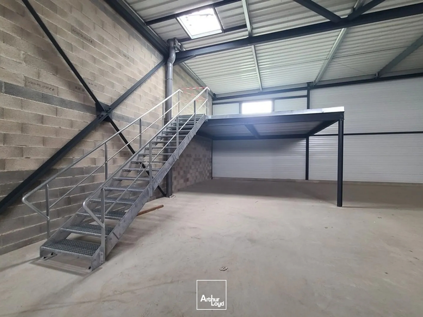 Locaux à vendre - 795m2 - Béziers (34500)