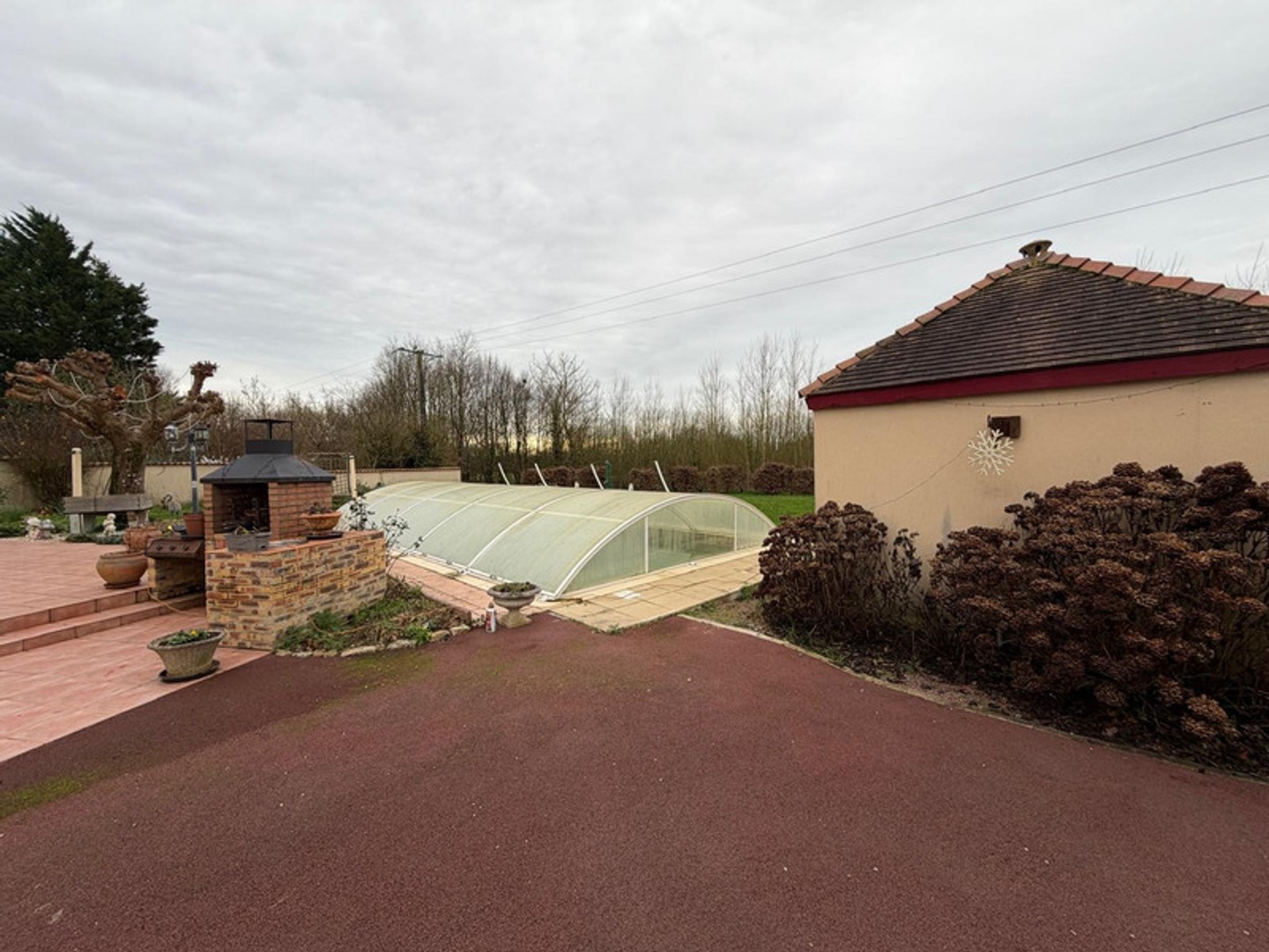 SAINT VALERIEN (85570) CALME ABSOLU CHALEUREUSE PROPRIETE AVEC PISCINE ET ANNEXES SUR PARC 4850M² CLOS