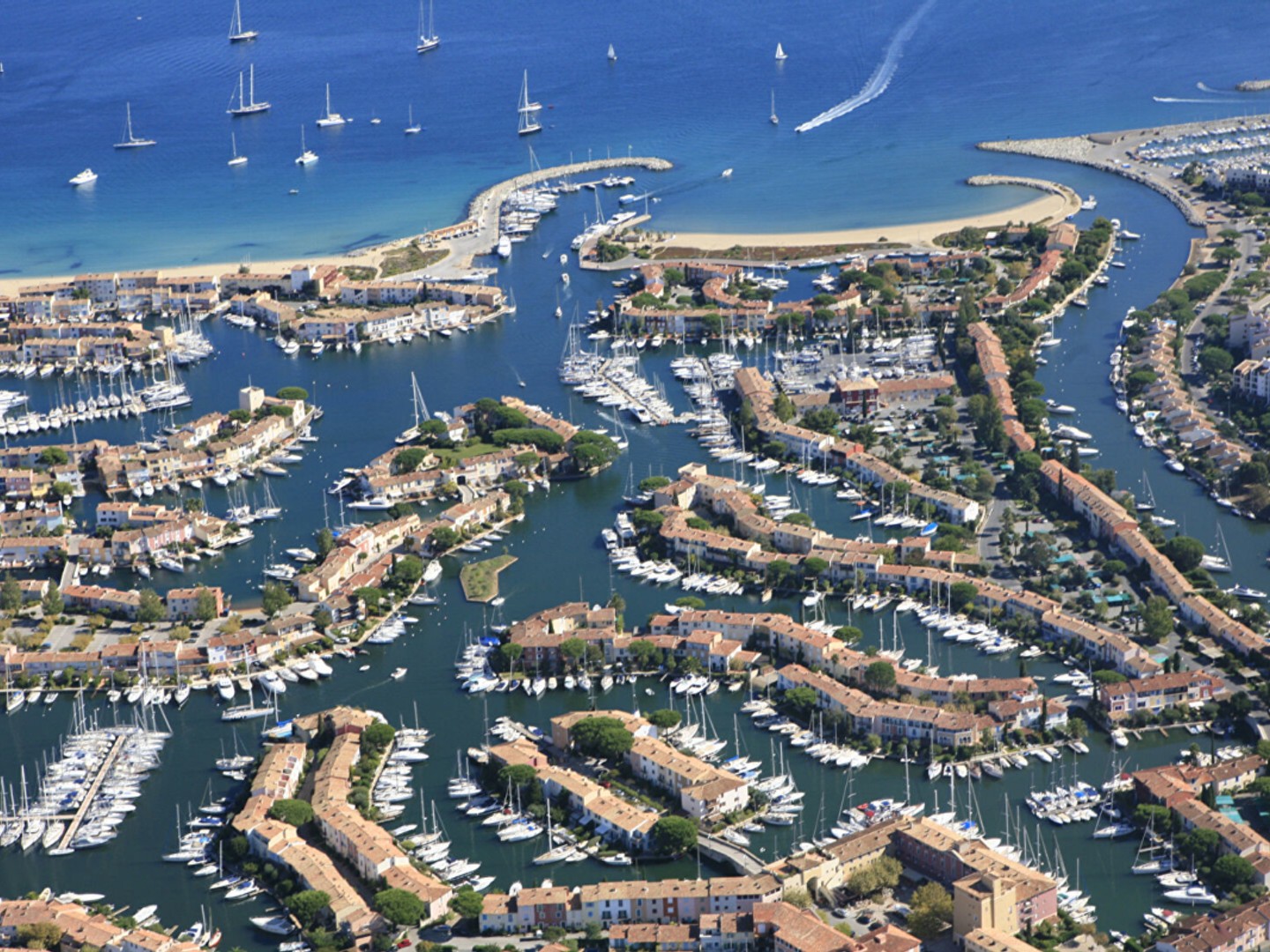PORT GRIMAUD LOCAL COMMERCIAL