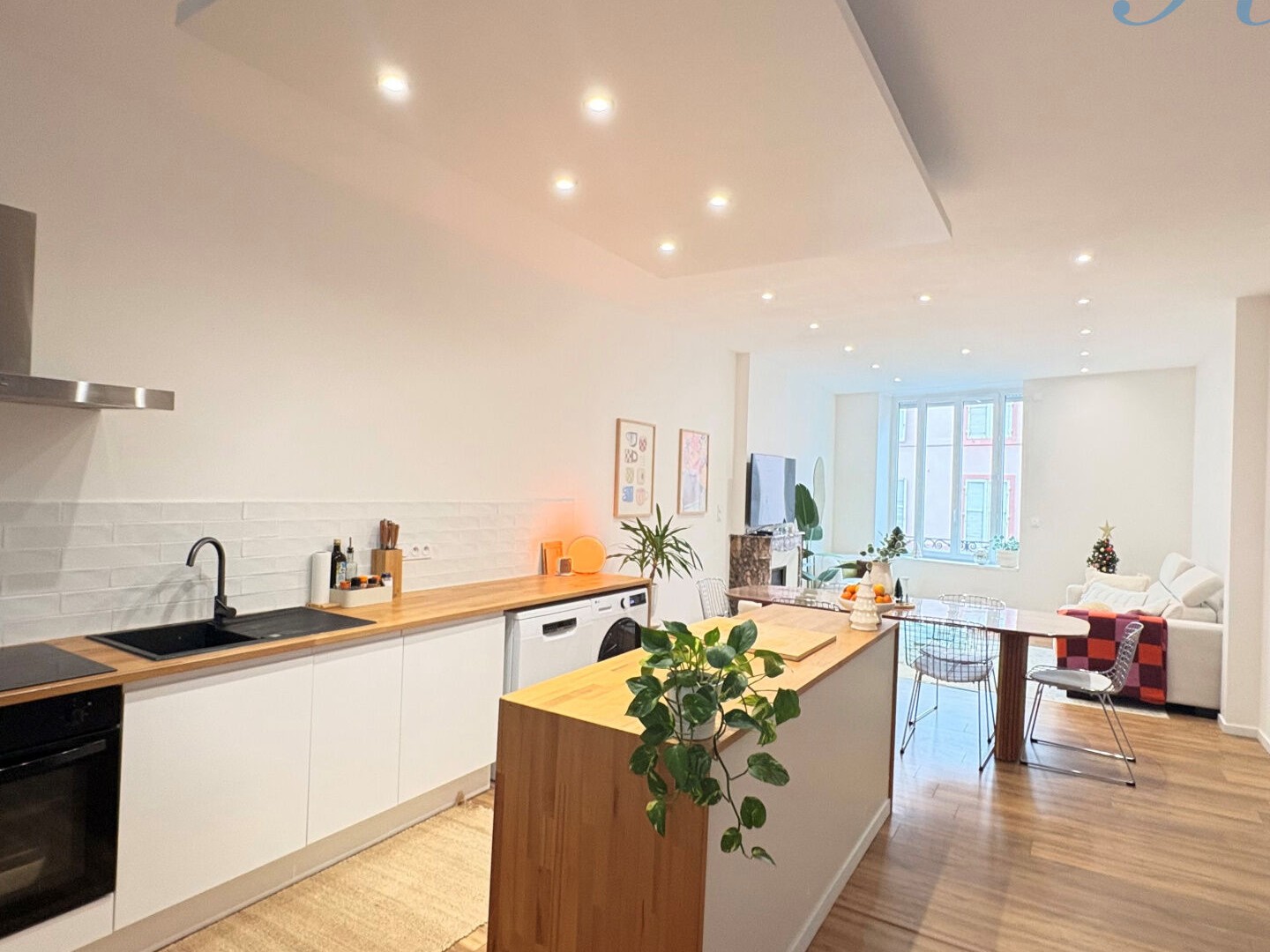 Roanne, proche gare, Appartement refait à neuf de Type 4 de