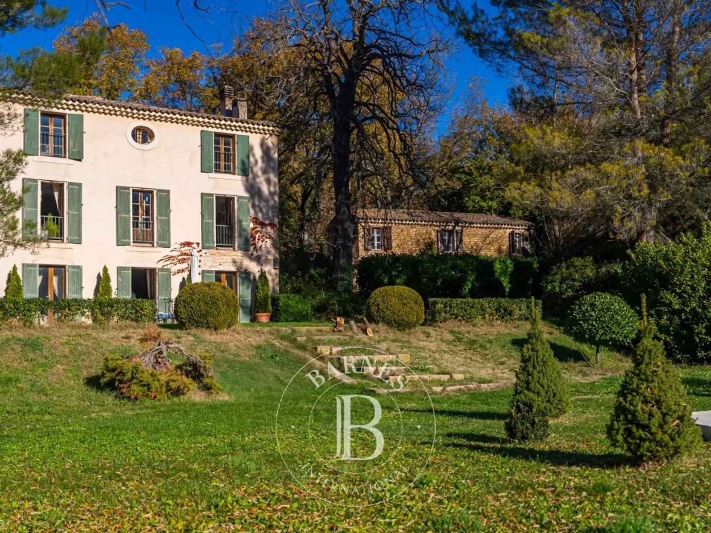 VALENSOLE- DEMEURE BOURGEOISE- 324m2-5 CHAMBRES- ANNEXE-3 HA