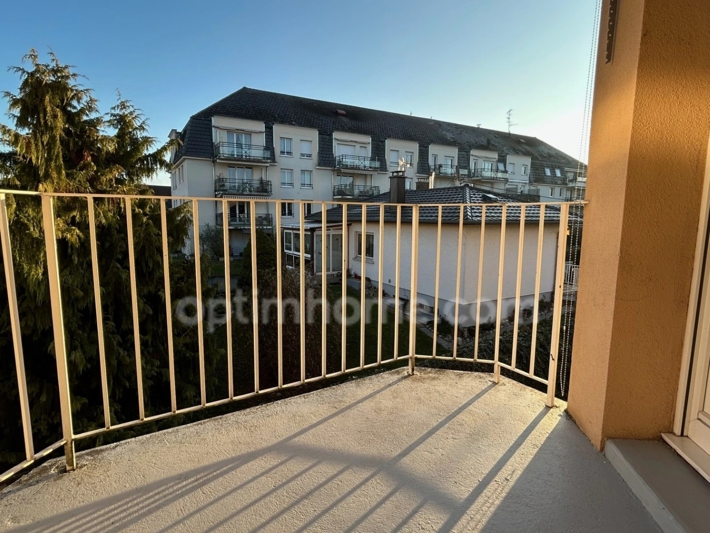 VILLAGE-NEUF, quartier résidentiel en impasse, joli appartement 2pièces de 51.60m², balcon, cave. Top emplacement!