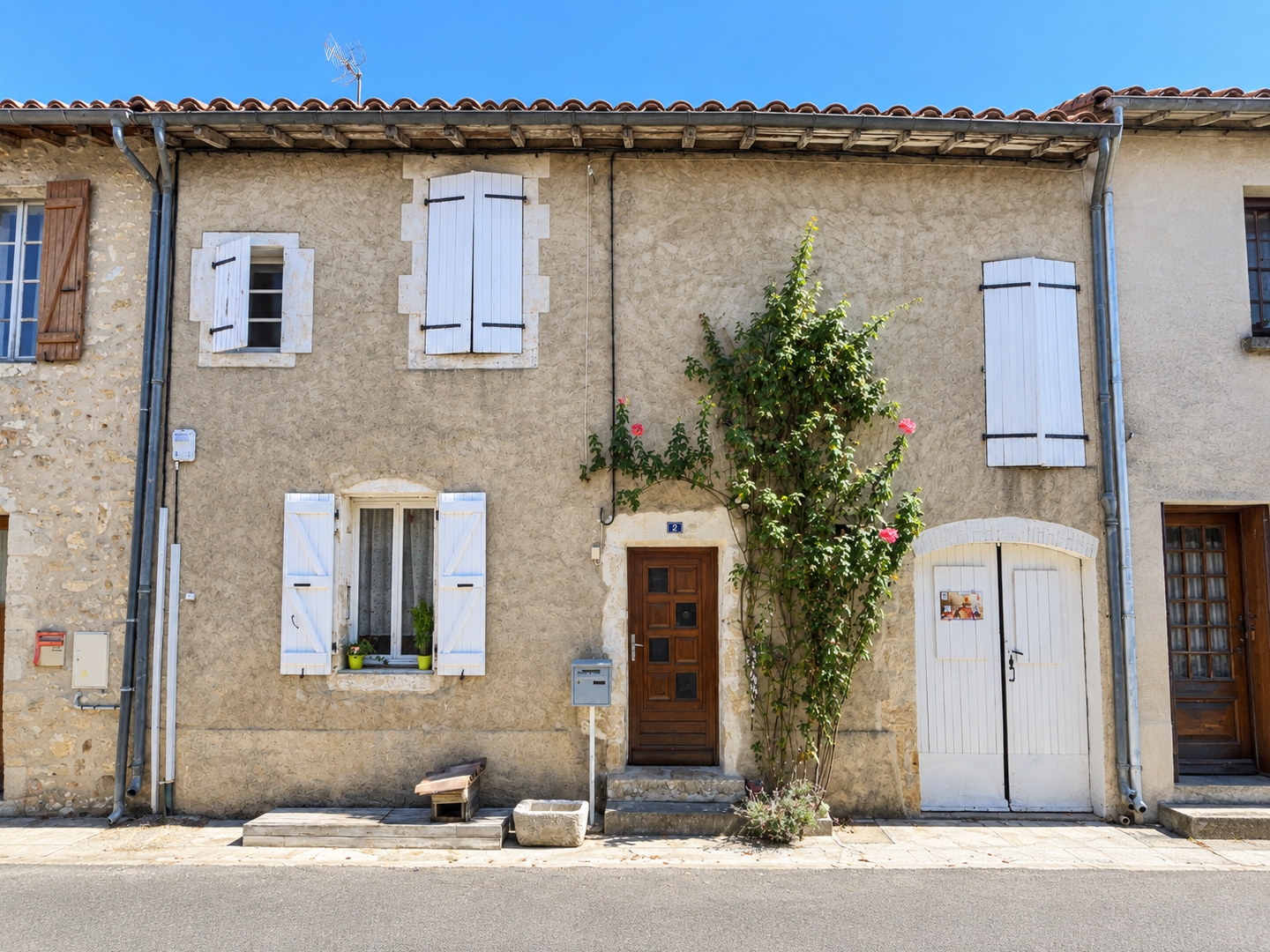 MAISON DE VILLAGE EN PIERRE 100 M² - T3 - GARAGE