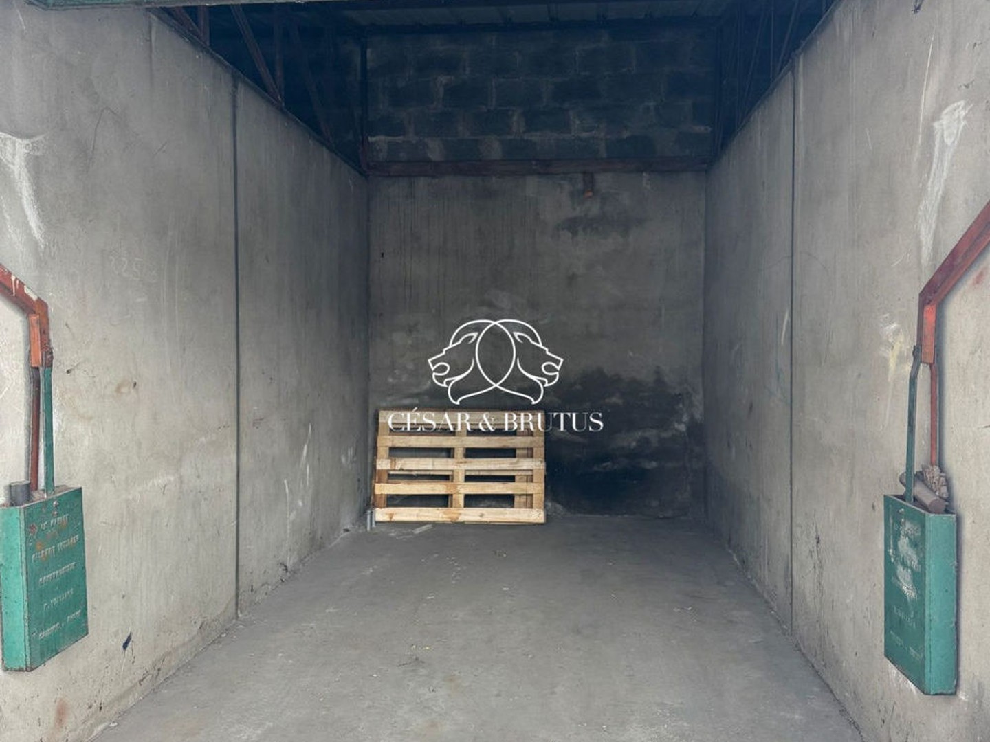 Garage extérieur - VILLEURBANNE