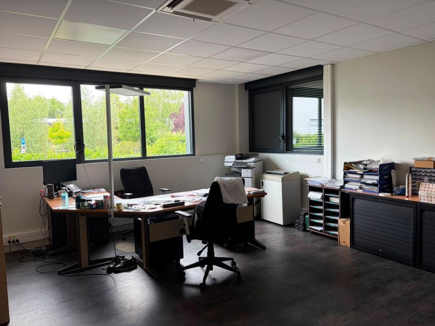 Local d'activité à vendre à Ecquevilly sur un terrain de 5 000 m² avec parkings