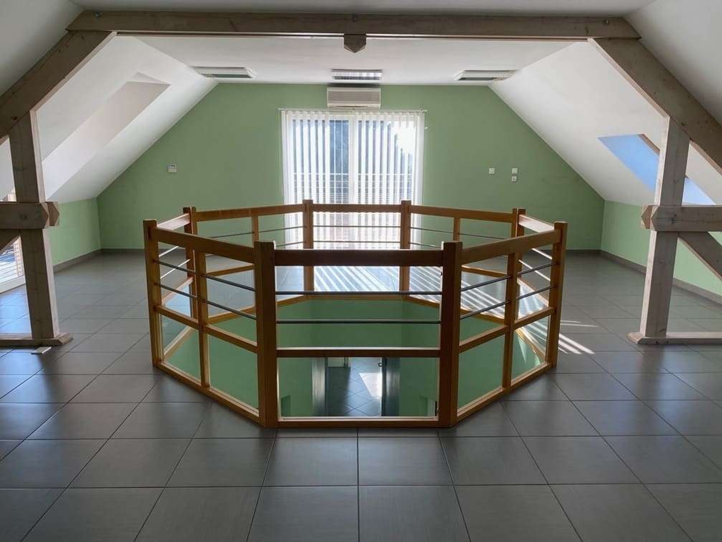 A vendre bureaux 300m² à Montceau-les-Mines