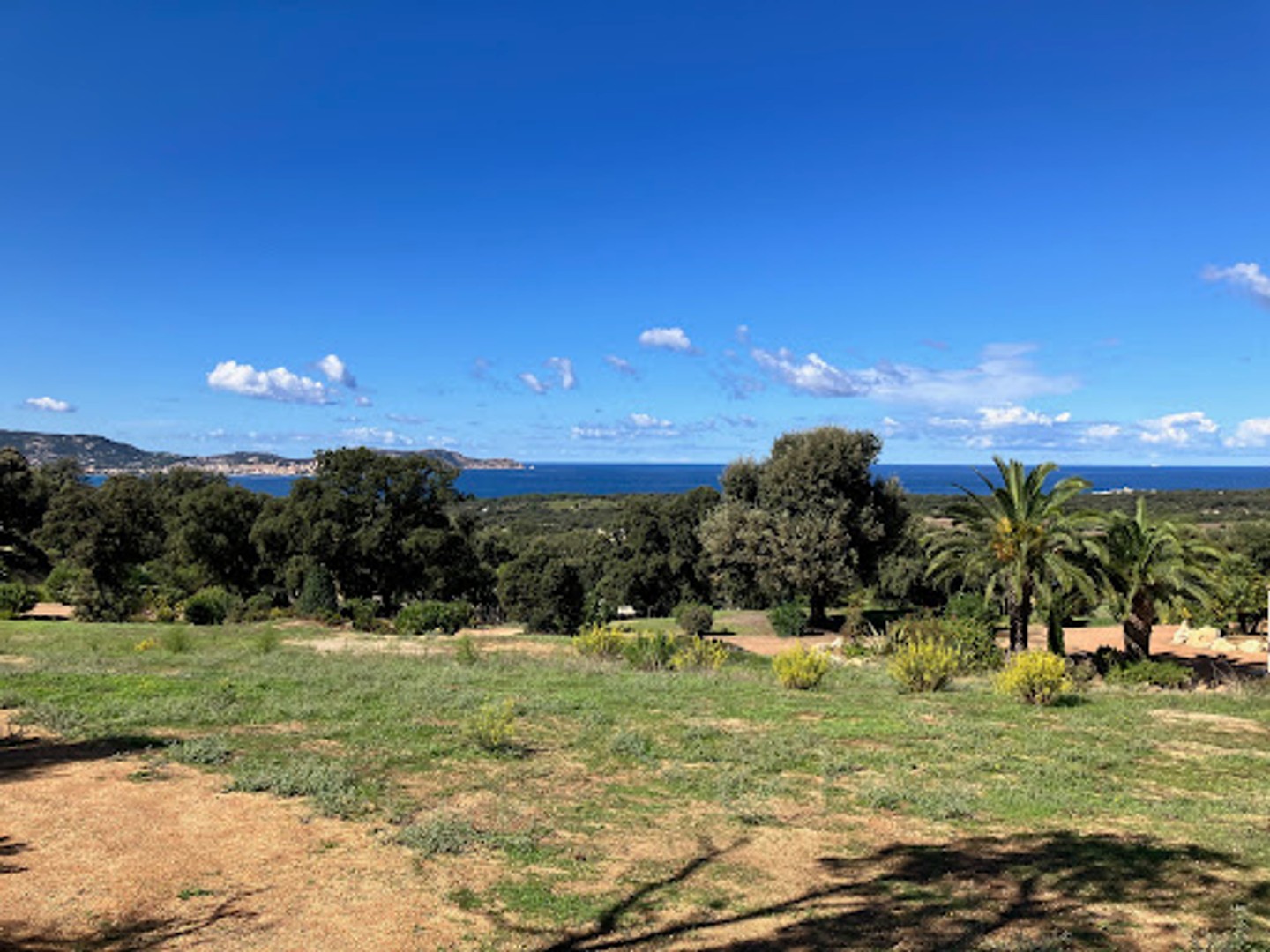 Terrain 1944 m²