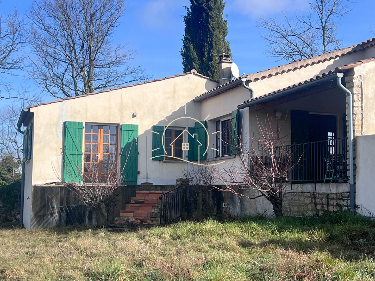 Maison de plain-pied avec piscine et terrain de plus d'1 hectare ,Secteur Barjac