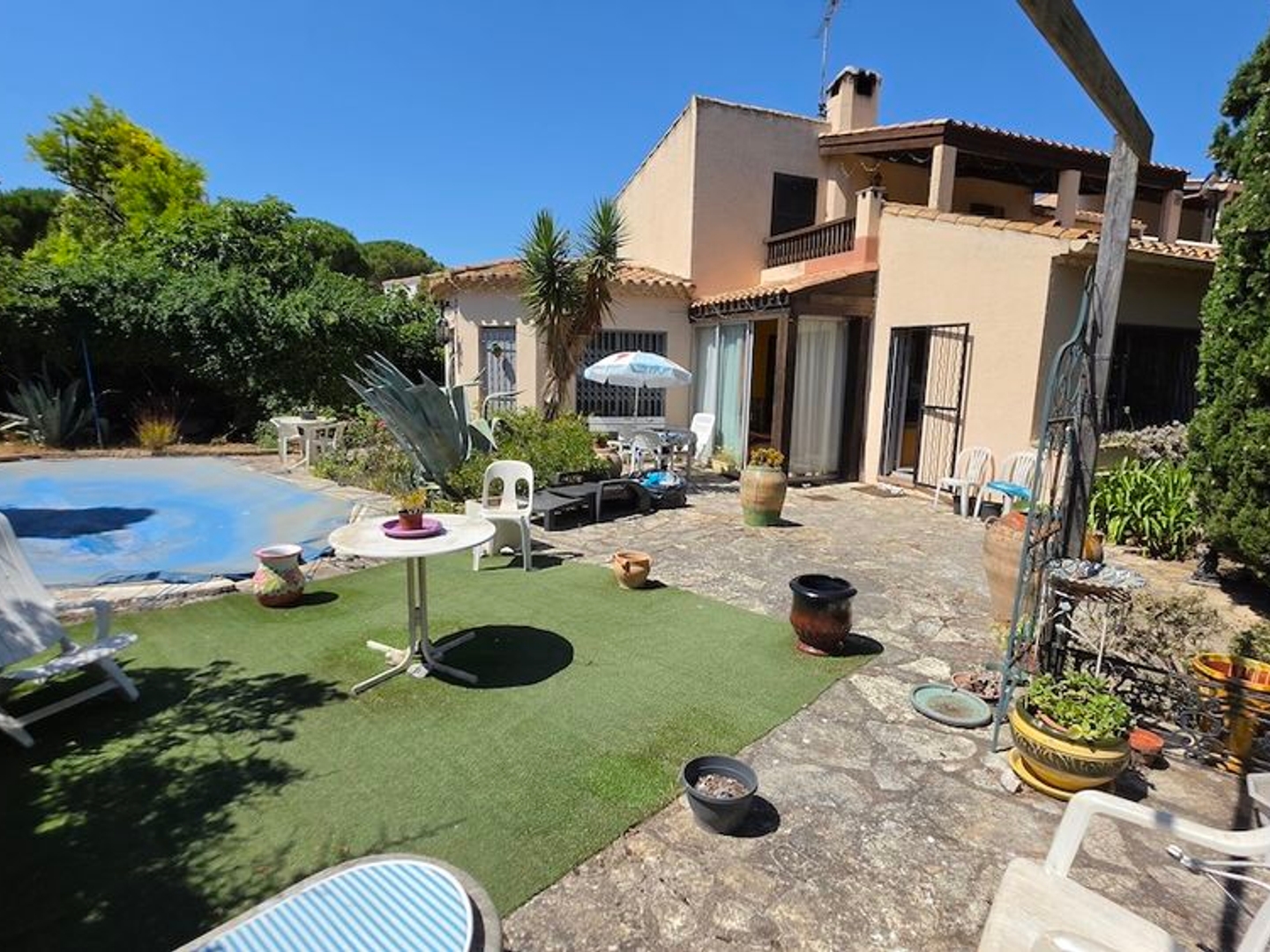 LE CAP D'AGDE- Villa de style rustique 5/6 pièces avec jardin clos garage et piscine.