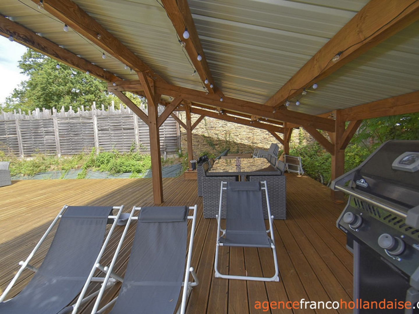 Grange aménagée dans hameau retiré