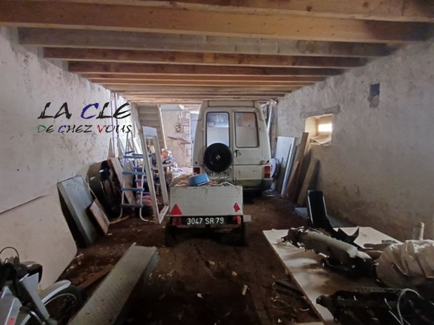Parking / garage / box à vendre - Ardin (79160)