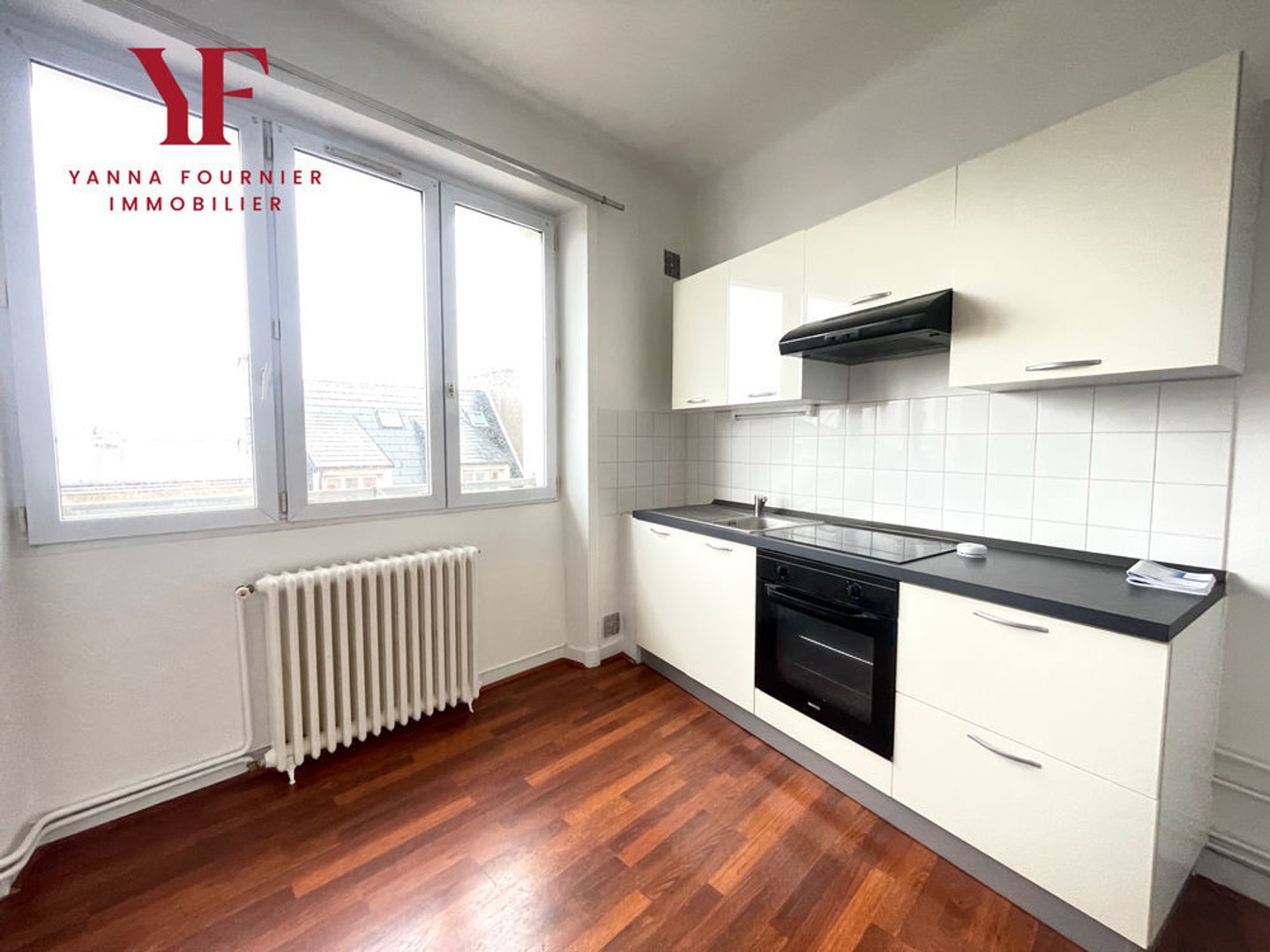 BEL IMMEUBLE DE RENDEMENT BREST CENTRE 250 M2, LOCAL COMMERCIAL+ 3 APPARTMENTS