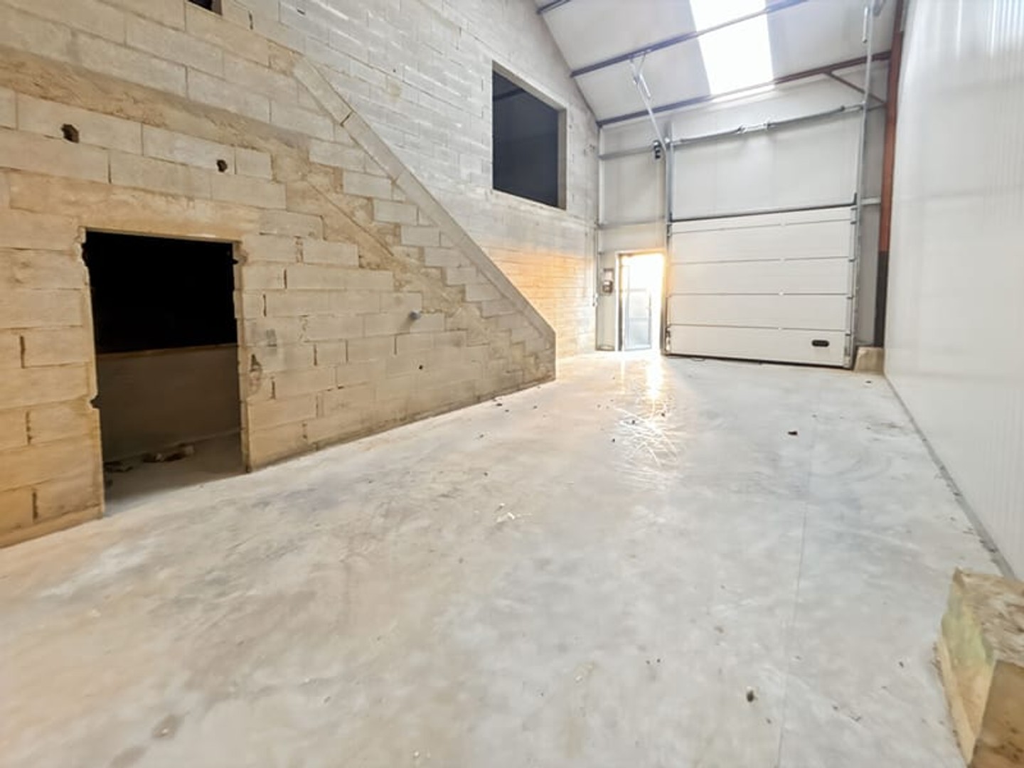 Immeuble commercial 103 m²