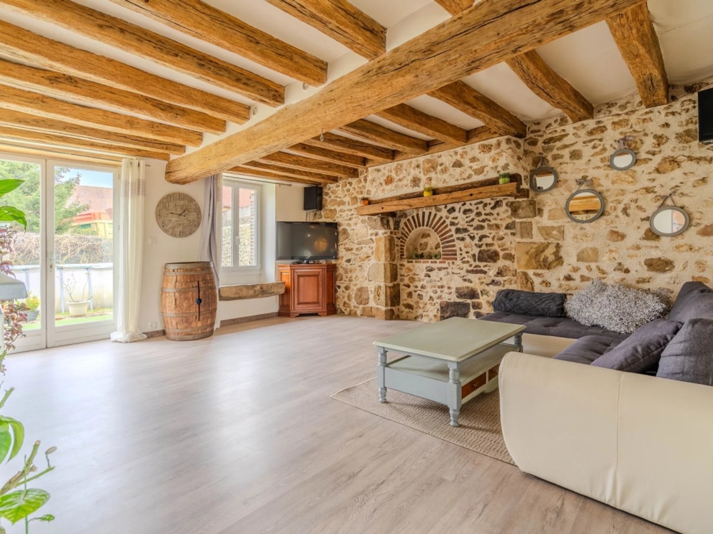 Maison en pierre de 1850, 6 pièces, de 140 m2, restaurée avec soin, terrain 300 m2, sans vis-à-vis