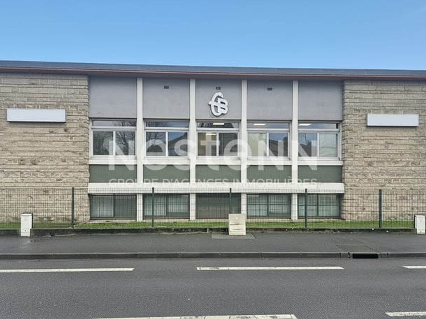 Immeuble commercial 283 m²