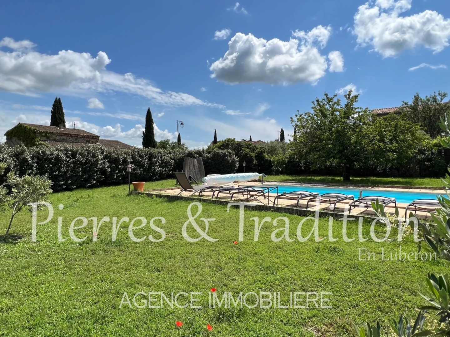 Maison à vendre - 4 pièces - 120m2 - Saint-Saturnin-Lè... (84490)