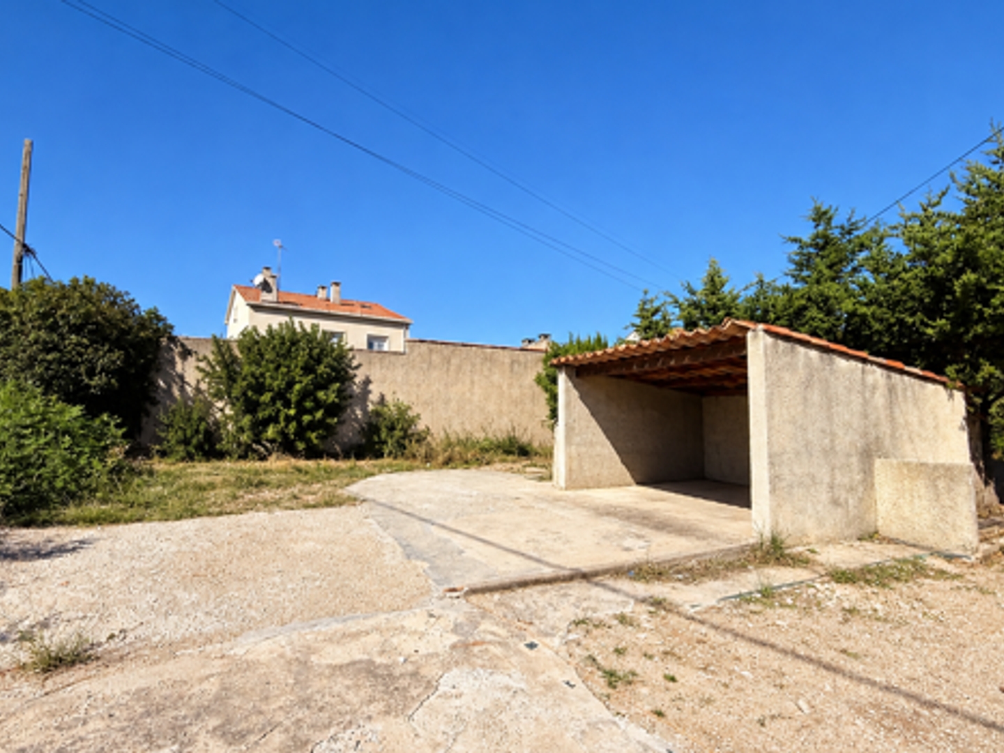 Terrain 323 m²