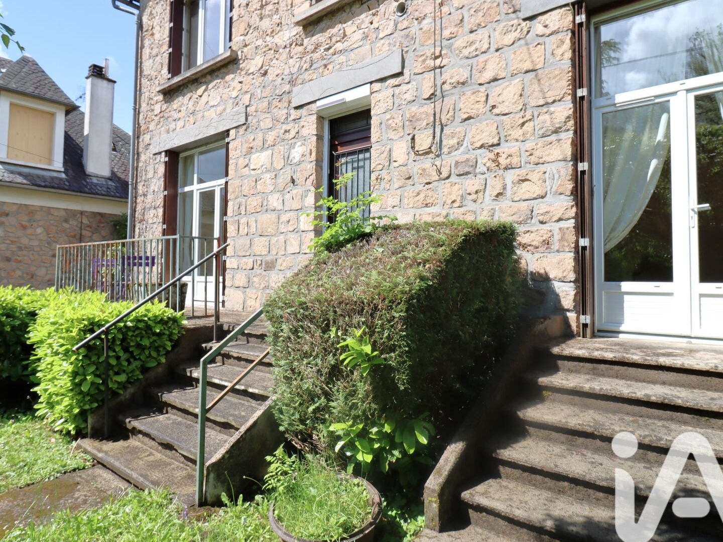 Maison à vendre - 9 pièces - 177m2 - Neuvic (19160)