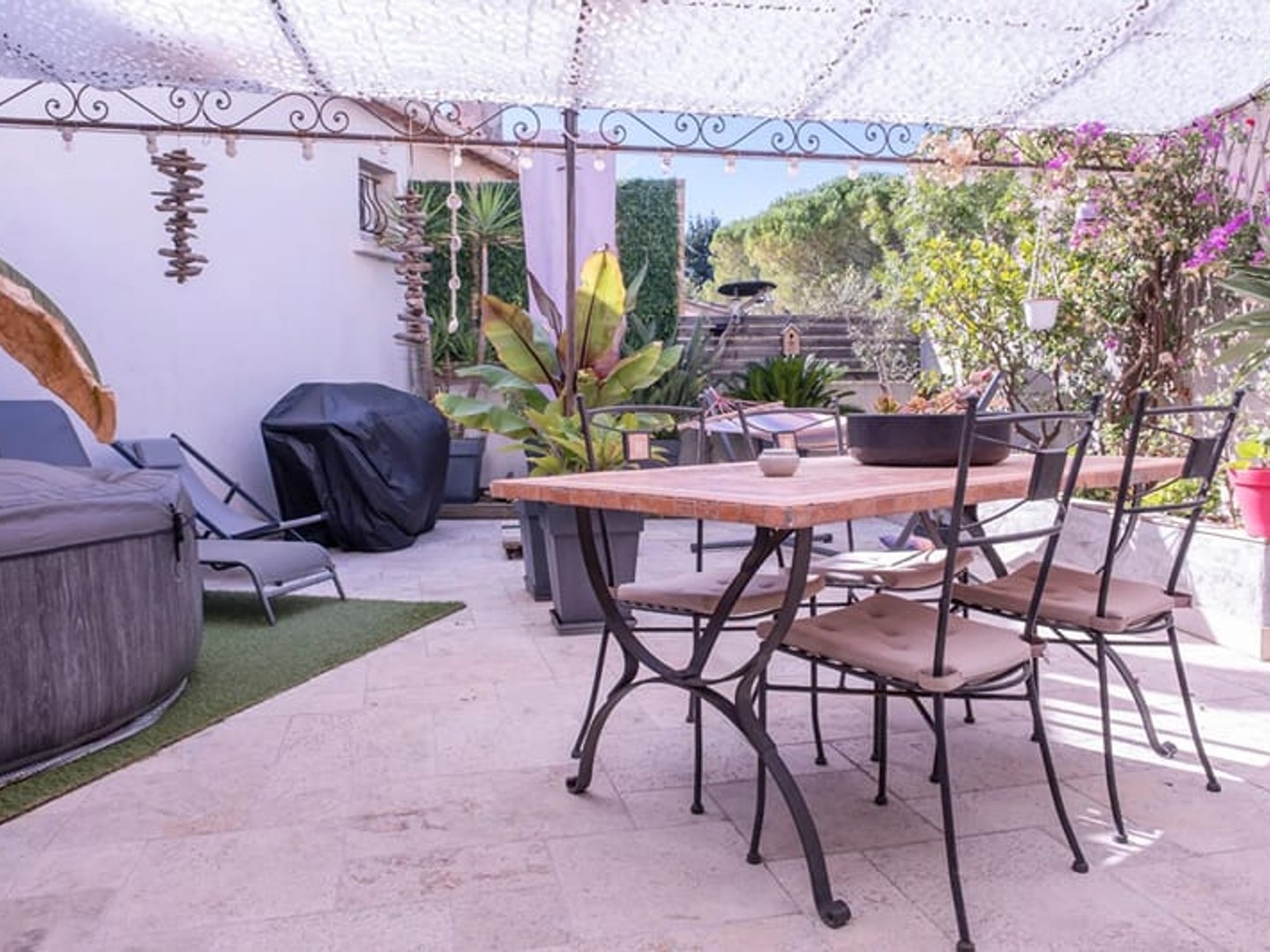 Loft Rocbaron 4 pièce(s) 157,4 m2 loi Carrez, logement d'excepti