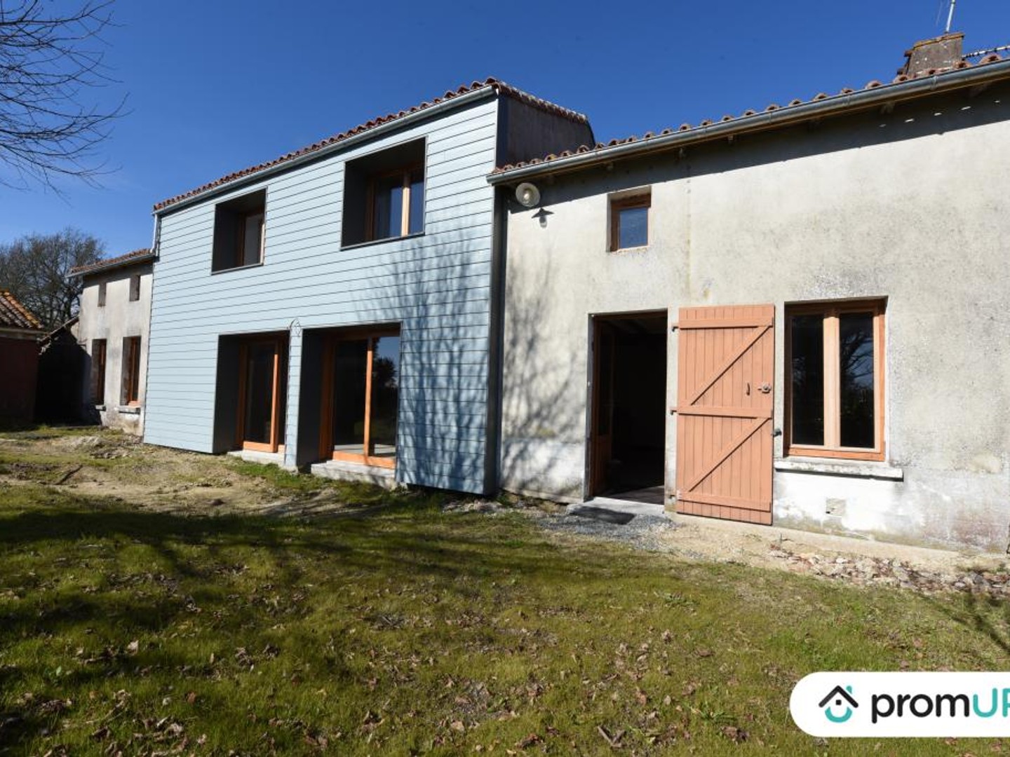 Maison et dépendance à rénover avec un fort potentiel dans les Deux-Sèvres