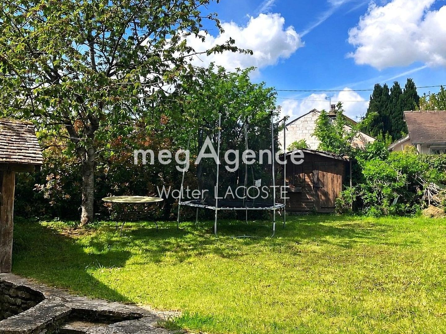 Maison ancienne située à Beynes avec jardin et garage