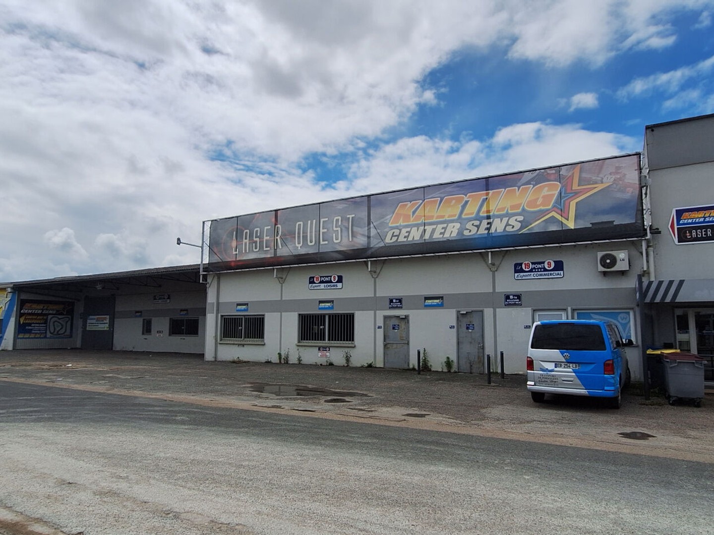 A VENDRE, SENS, SITUATION PRIVILEGIÉE, KARTING ET LASER SUR