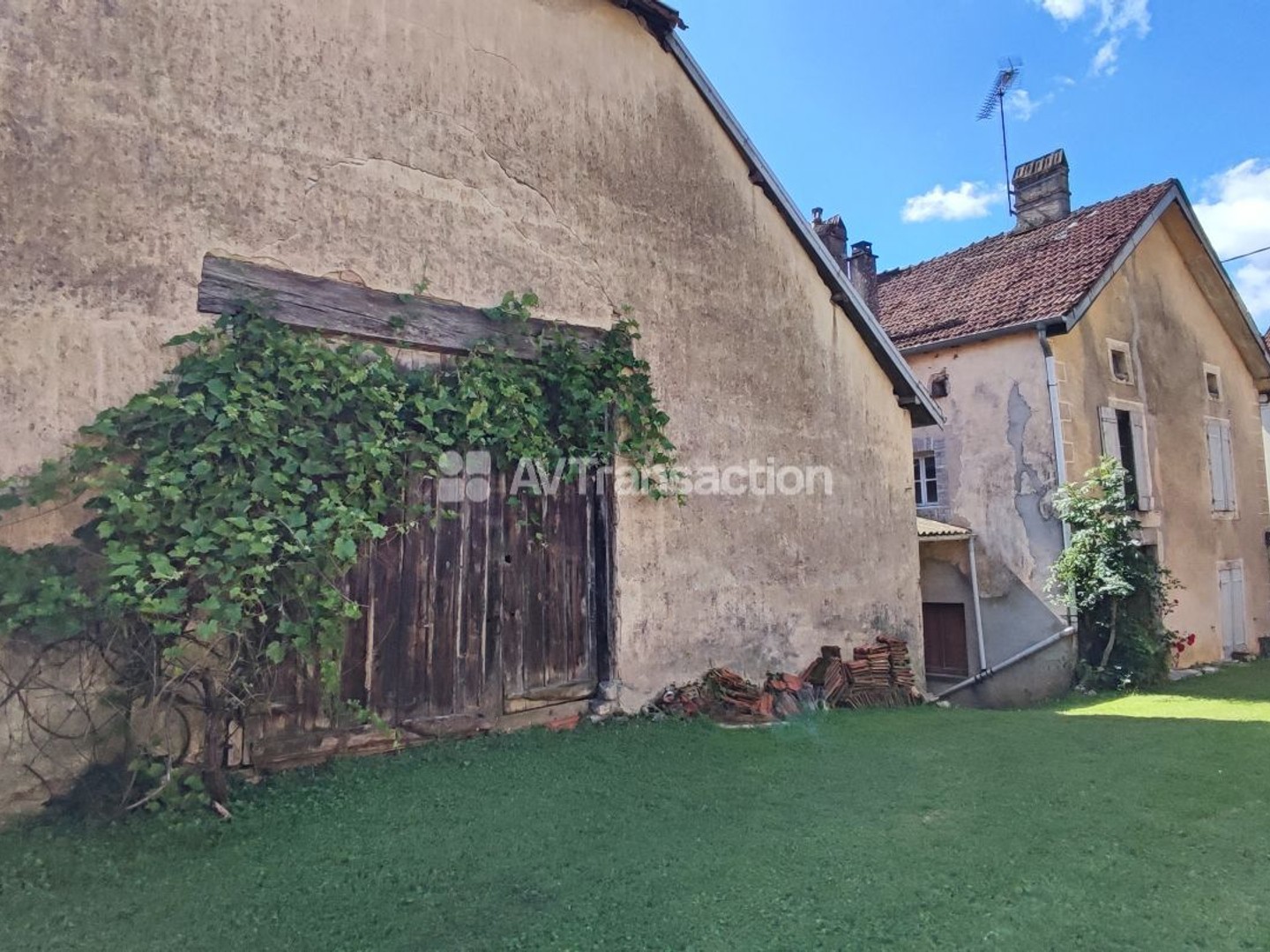 Maison à vendre - 11 pièces - 310m2 - Combeaufontaine (70120)