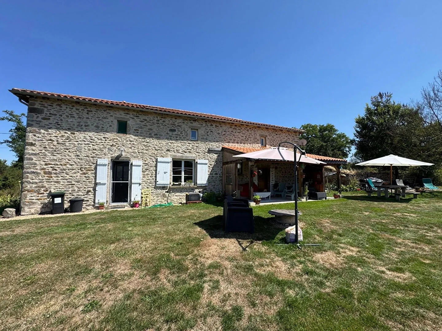 Maison à vendre - 5 pièces - 154m2 - Val-D'oire-Et-Gar... (87320)