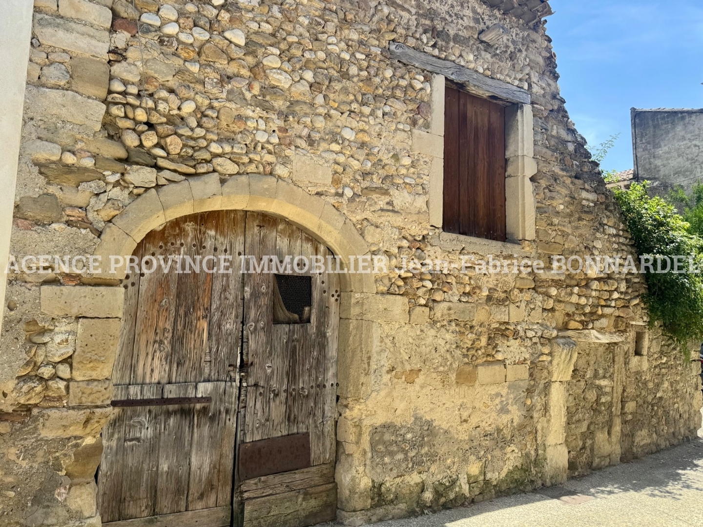 Parking / garage / box à vendre - 28m2 - Visan (84820)