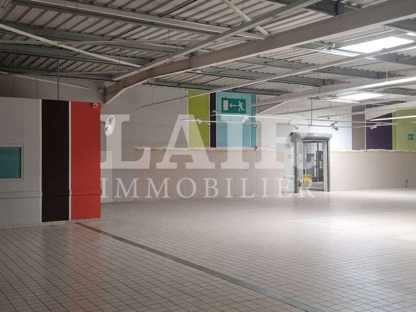 Local 3 pièces 1060 m²