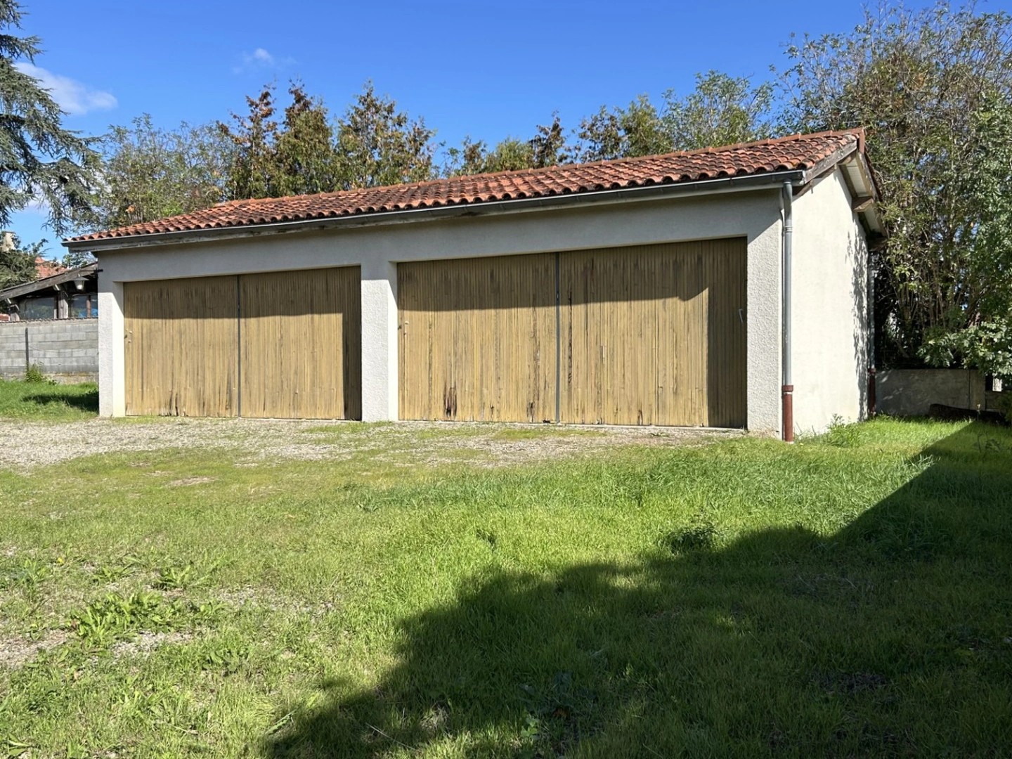 EXCLUSIVITE ENNEZAT DOUBLE GARAGE 56 M2