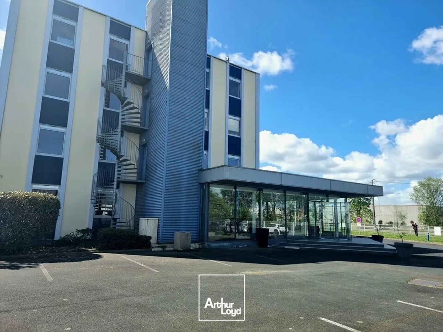 Immeuble à vendre - 960m2 - La Roche-Sur-Yon (85000)