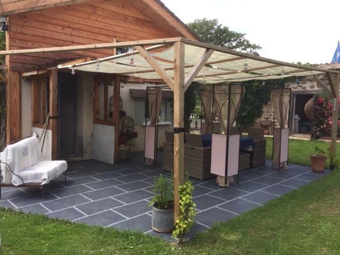 Maison à vendre - 8 pièces - 187m2 - Luchapt (86430)