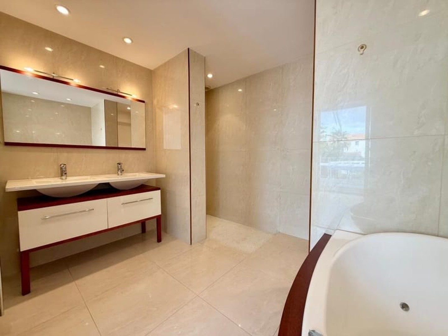 Maison à vendre - 4 pièces - 178m2 - La Rochelle (17000)