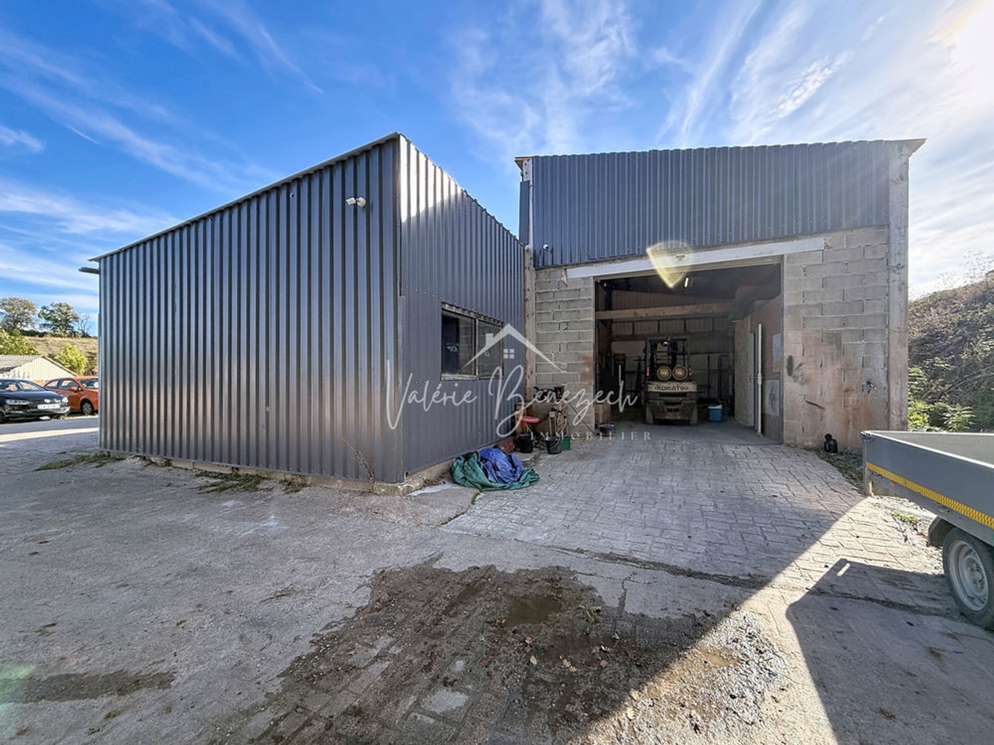 St-Victor-et-Melvieu Entrepôt de 162 m2 vendu loué