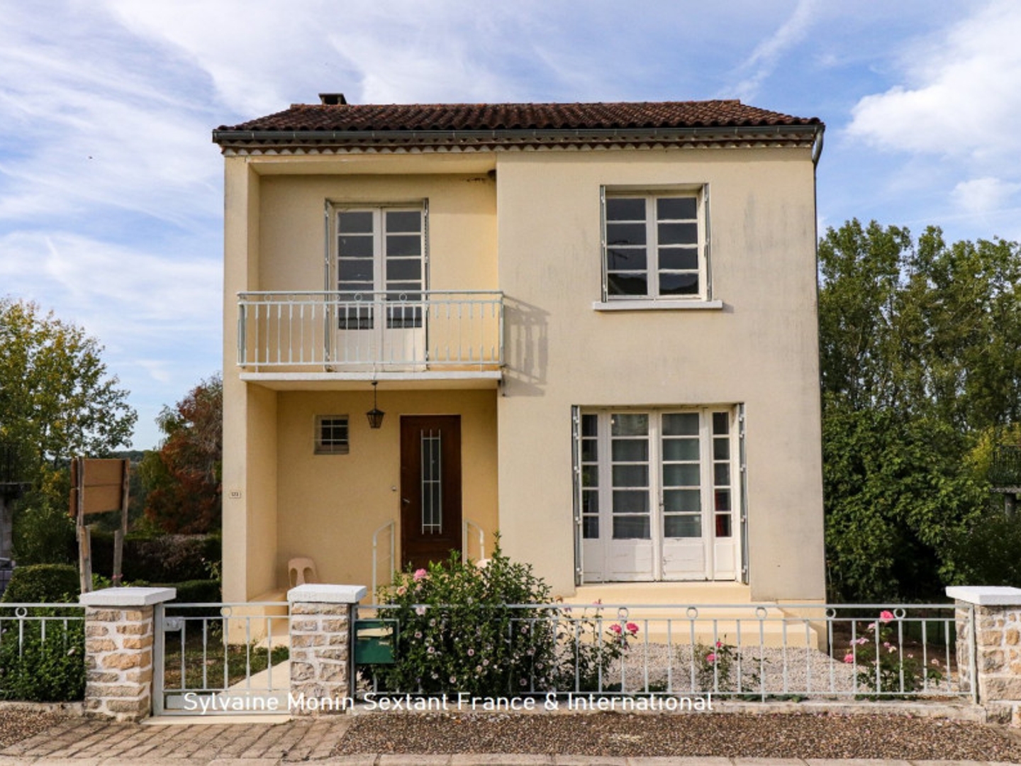 Maison à vendre - 6 pièces - 99m2 - Hautefort (24390)