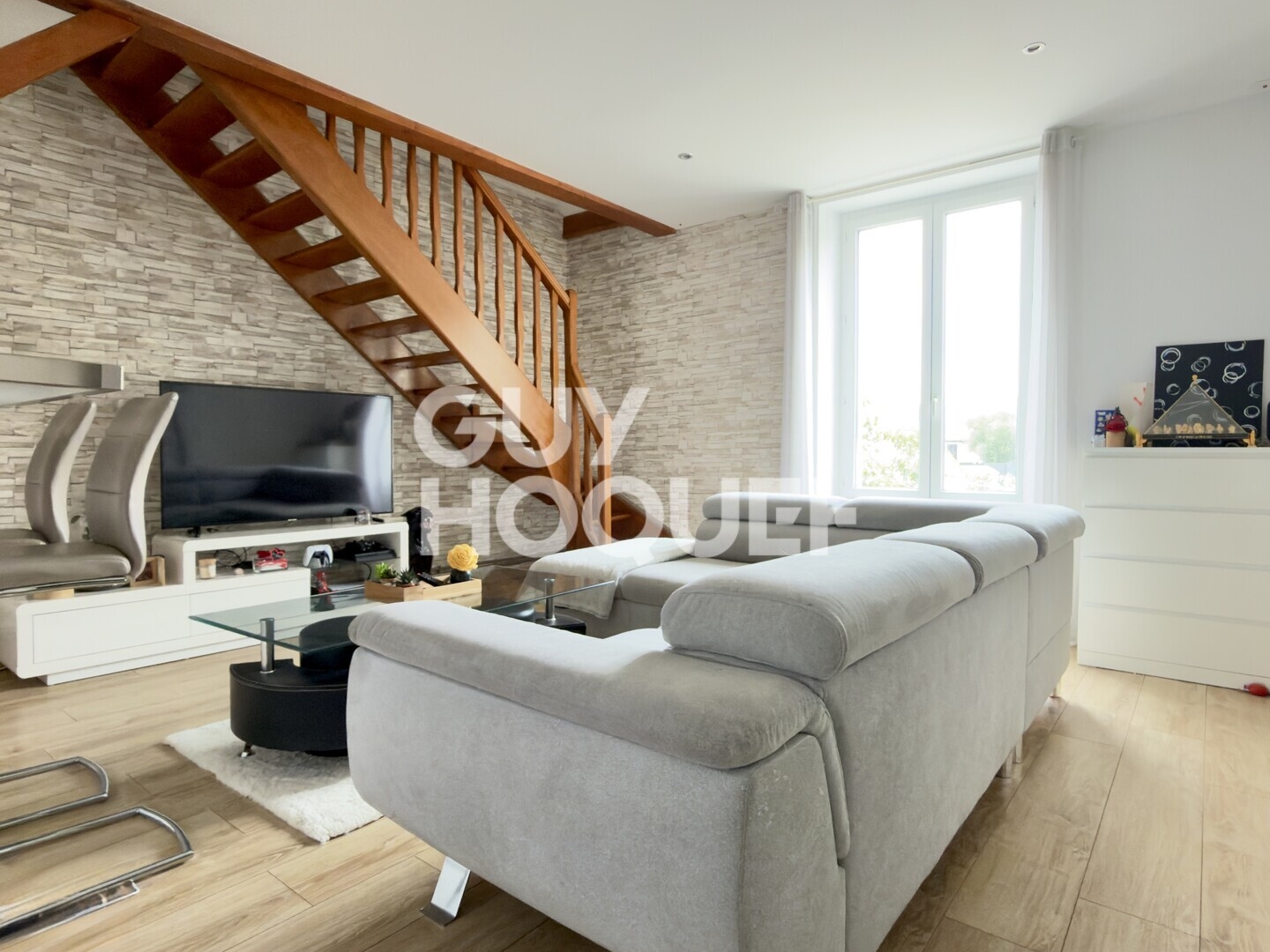 Superbe duplex rénové avec stationnement et espace extérieur à Saint-Brice-Courcelles