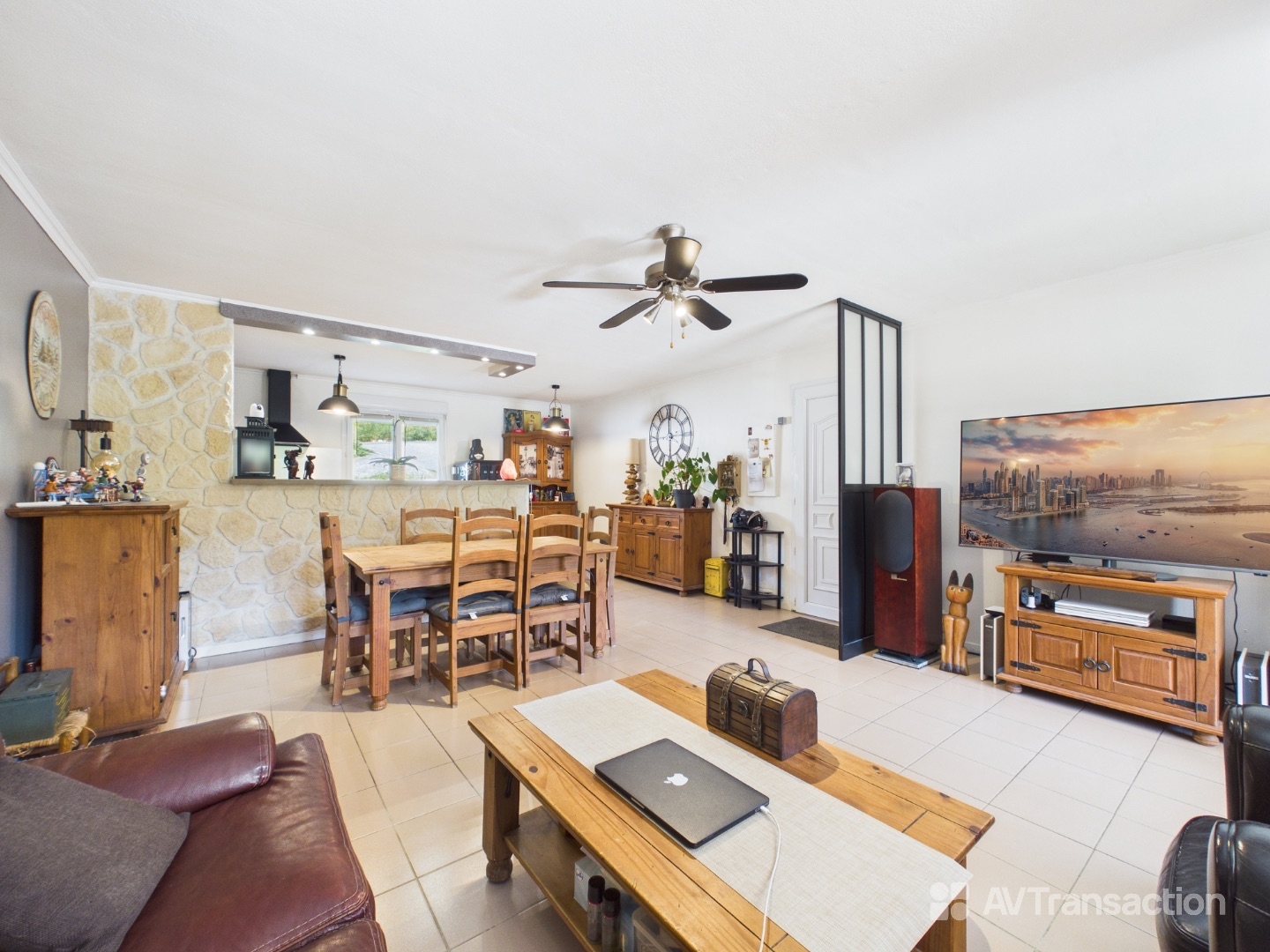 T4 familial 96 m² avec terrasse et parking – AFA 