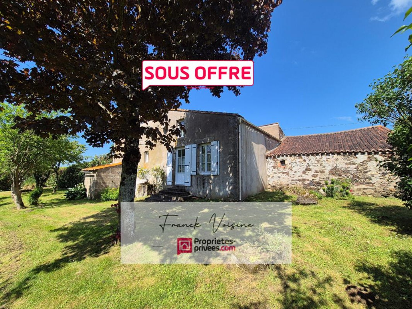 A rénover aux Herbiers Maison en pierres de 95 m2 avec 3 chambres dans un village sur une parcelle de 1638 m2