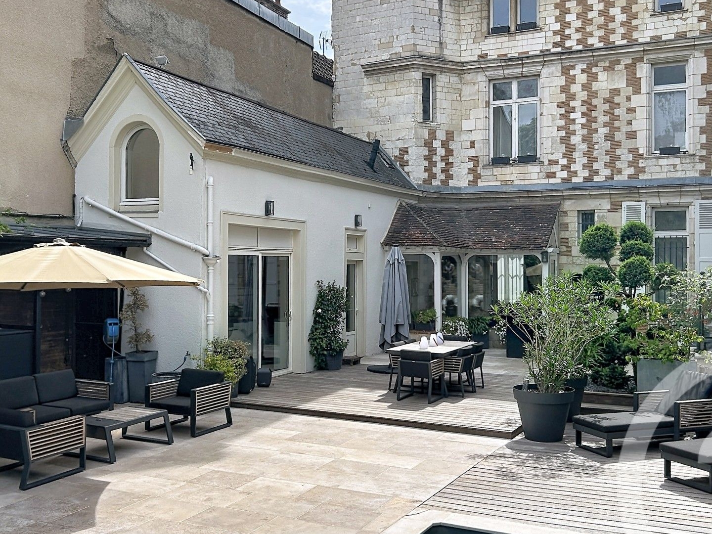 Maison 7 pièces 300 m²