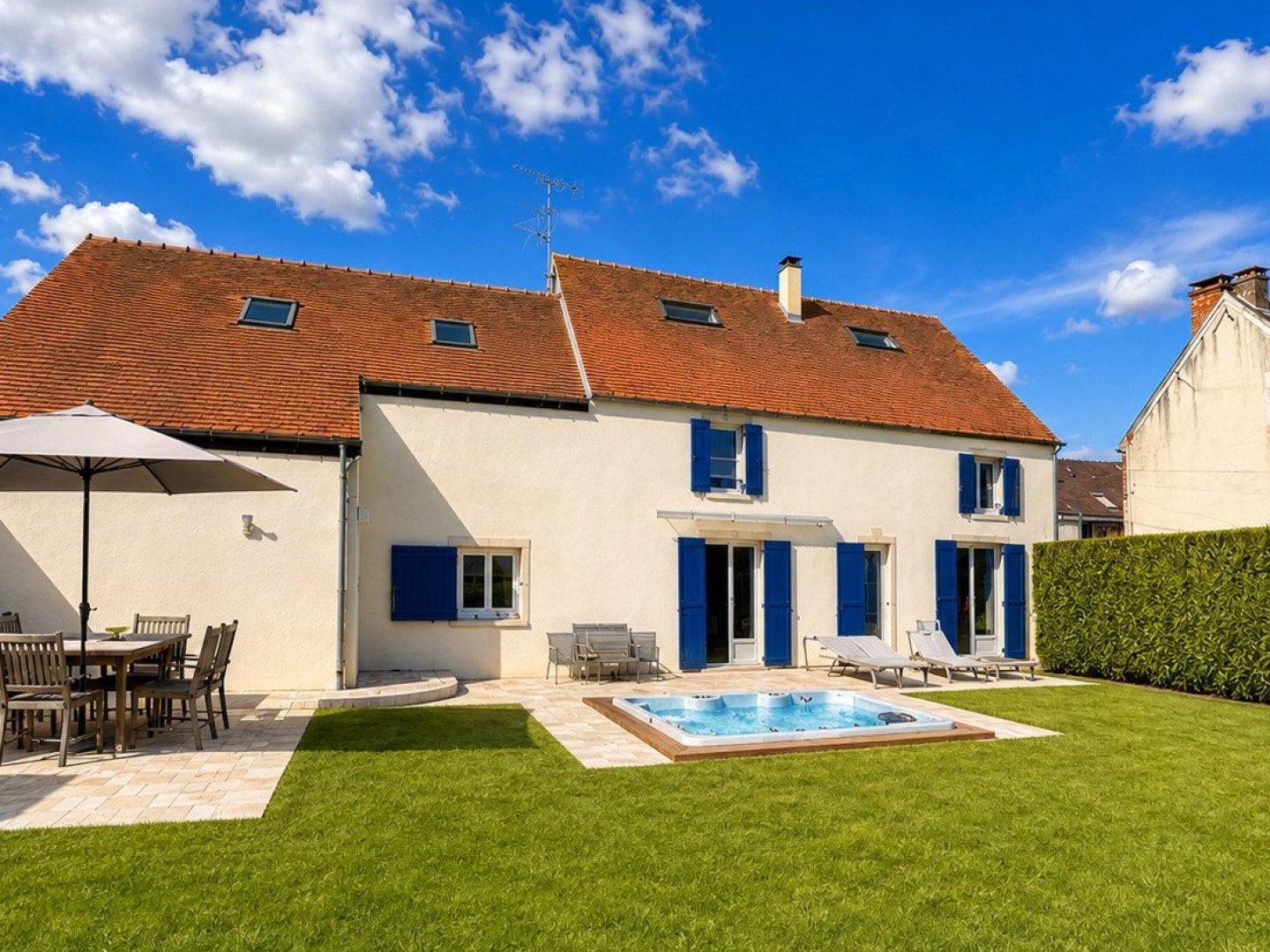 235 m², 5 chambres et dépendance : une propriété aux volumes rares