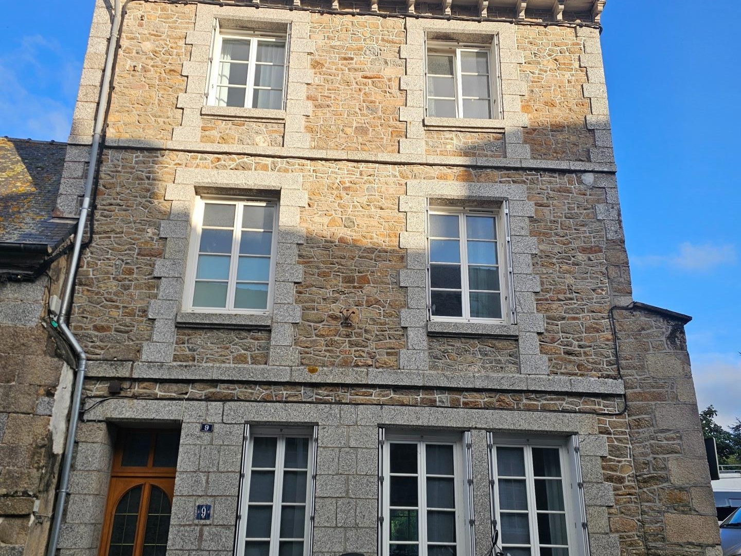 Maison Quintin - vue étang et Château - jardin