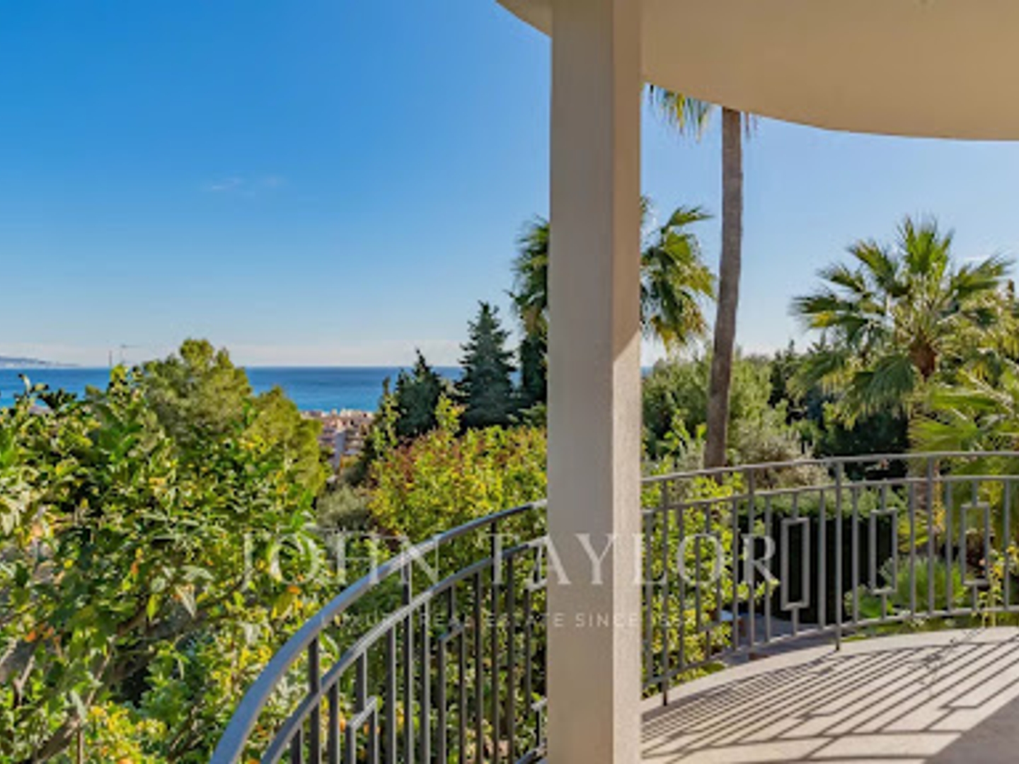 Maison à vendre - 240m2 - Roquebrune-Cap-Ma... (06190)