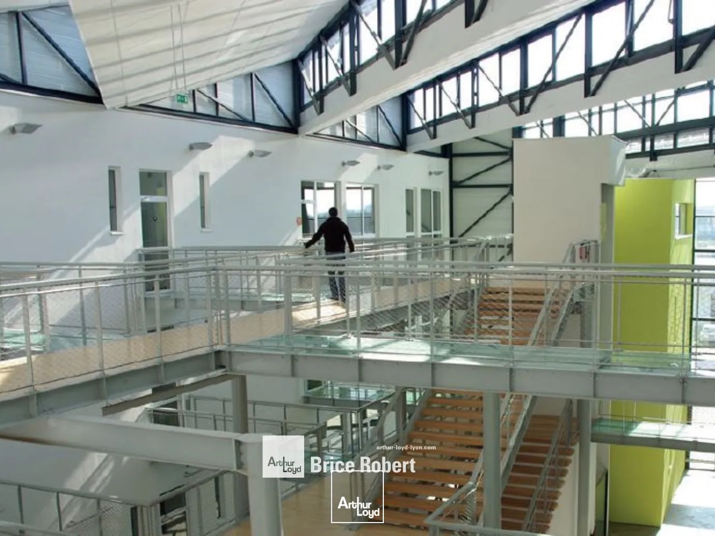 Bureaux à vendre - 2 pièces - 203m2 - Saint-Priest (69800)