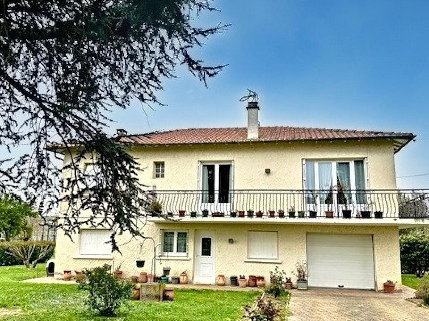 CARBONNE - Maison de 1974, de 123 m2 environ sur deux niveaux.